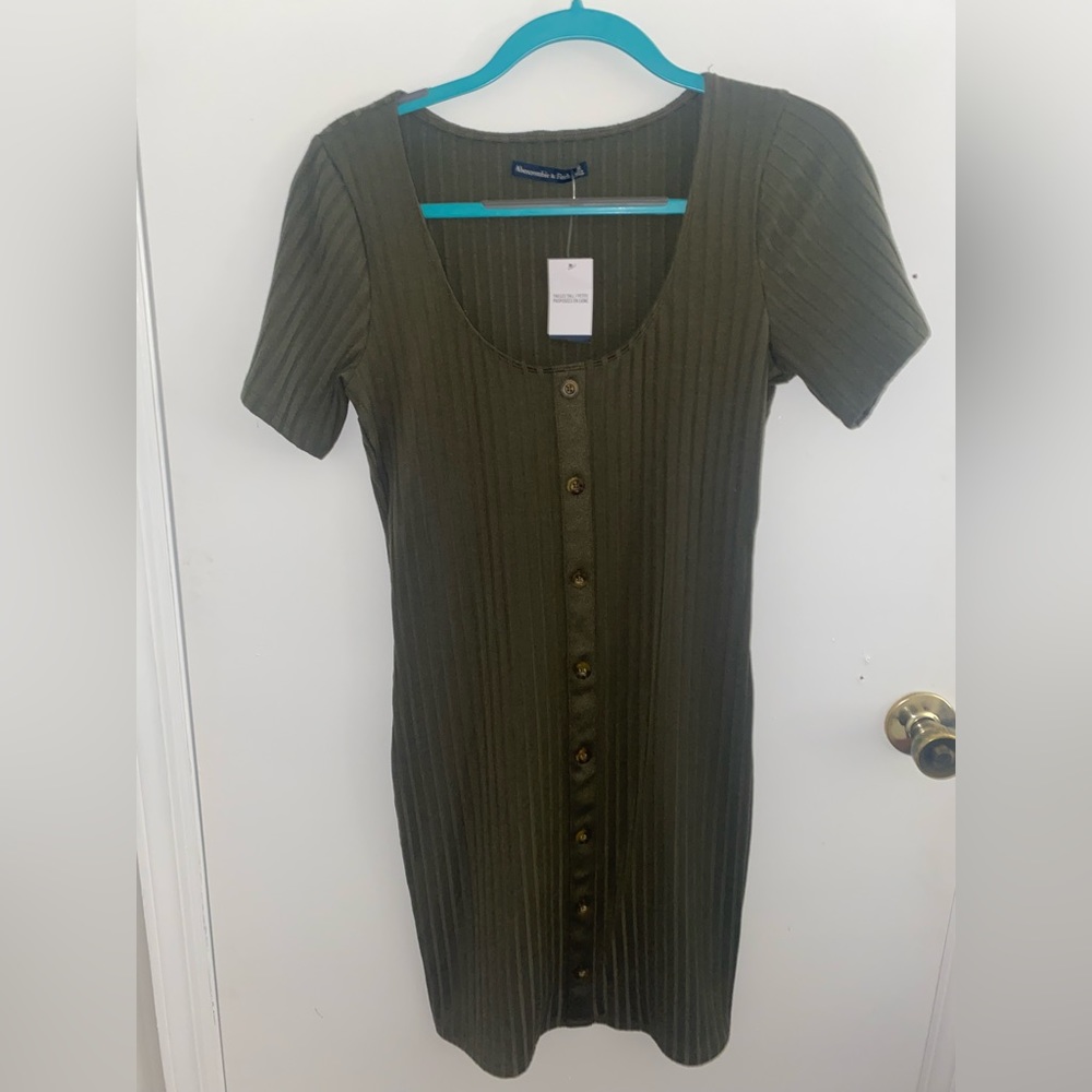 Abercrombie and fitch. Green button up short sleeve midi dress